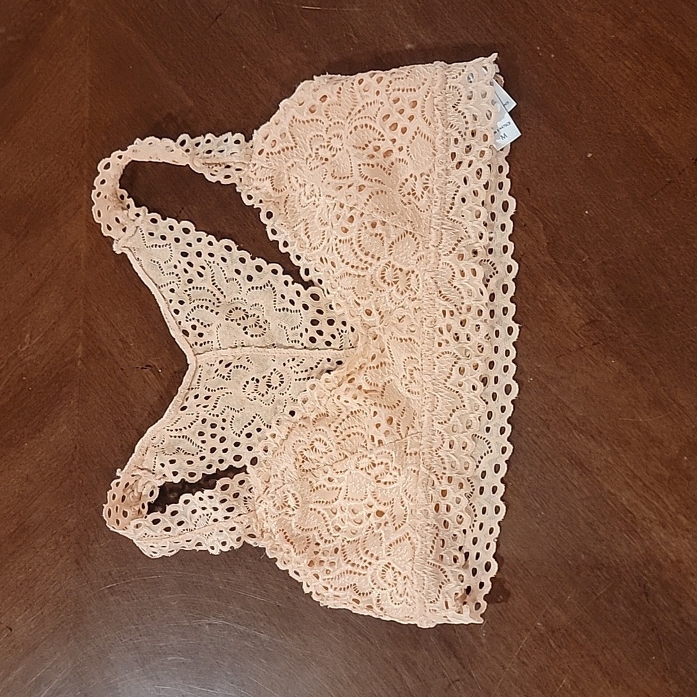 (J15) Light peach color sport bra size M French Affair